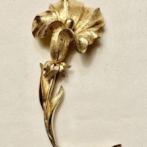Vintage Long Stem Gold Tone Floral Brooch
